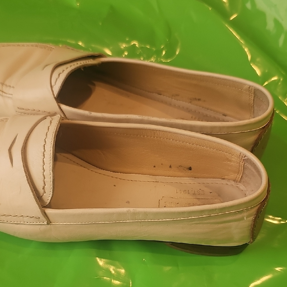 Coach Cream Moccasin-Style Flats with Classic Design - Picture 13 of 17